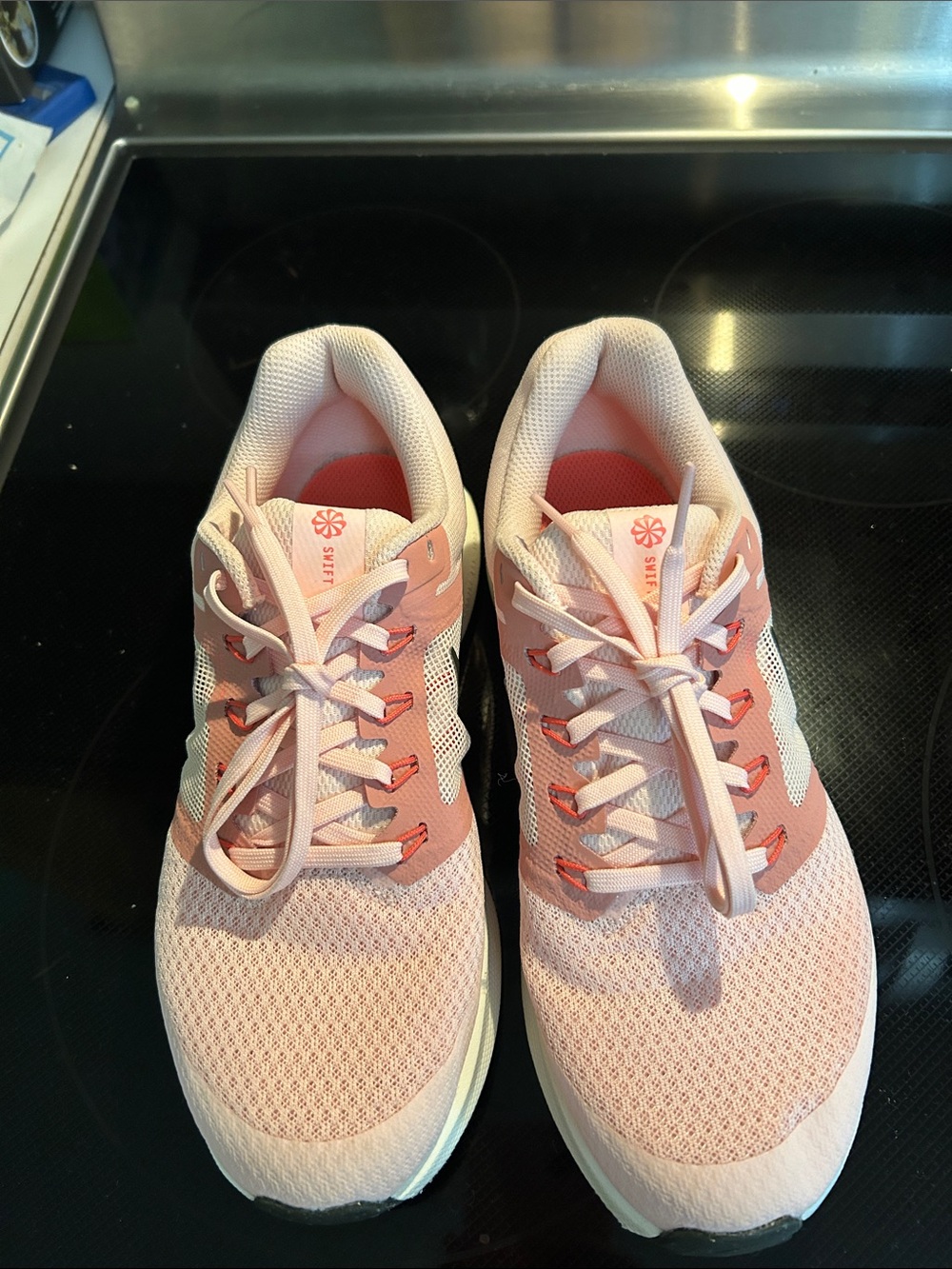 Nike Pink and Black Women's Athletic Running Shoes - Picture 11 of 11